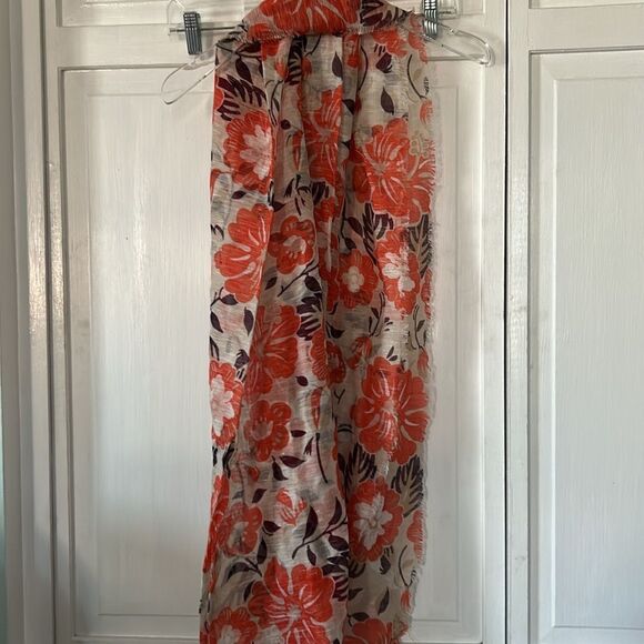 Linen and Cotton blend Floral Scarf - Picture 4 of 4